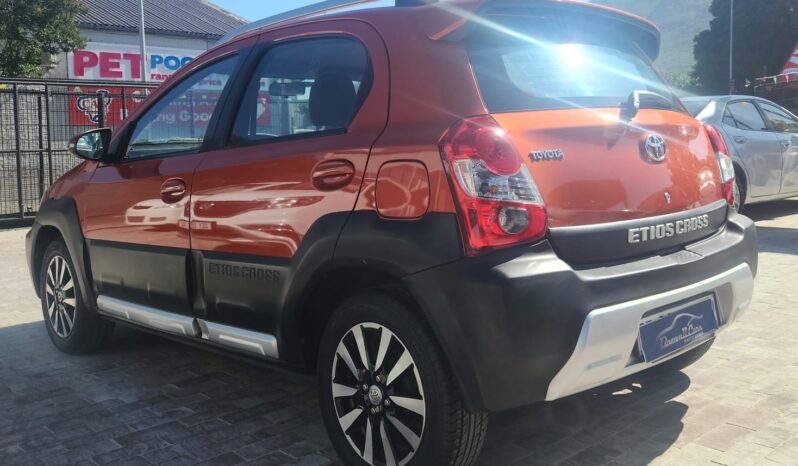 2015 Toyota Etios Cross 1.5 Xs full