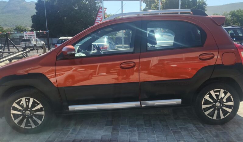 2015 Toyota Etios Cross 1.5 Xs full